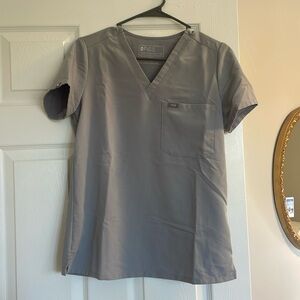Figs women’s light gray scrub top size xs